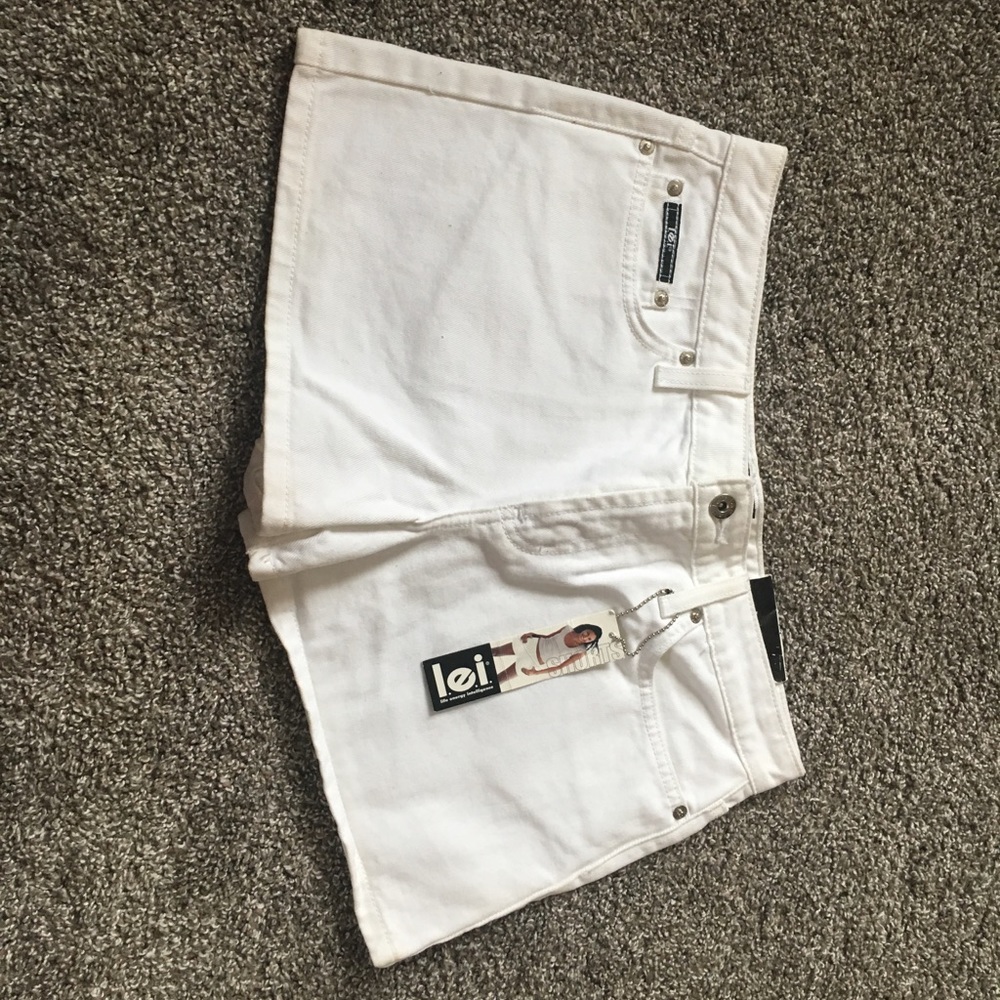 Womens L.E.I. White shorts